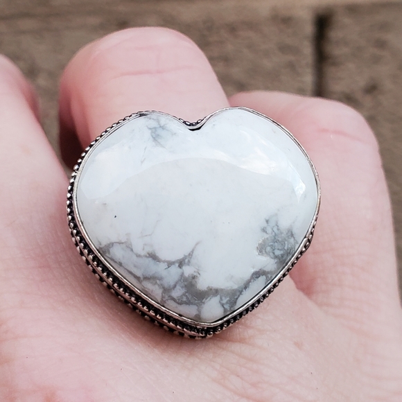 New Heart Shaped Howlite 925 Silver Ring. - Picture 6 of 9